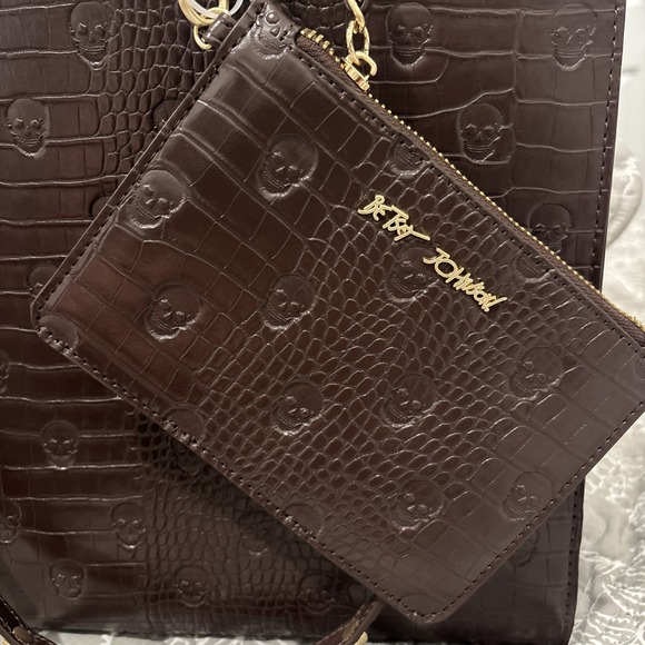 Betsey Johnson • Purse Oversized Skull Embossed Tote Bag & pouch chocolate Brown - Picture 2 of 15